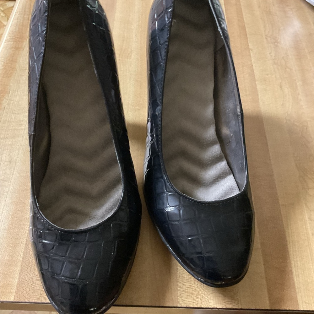 Laddies pumps , worn once